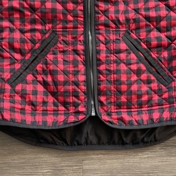 Old Navy Women’s Buffalo Plaid Quilted Vest XS NWOT - Picture 3 of 7